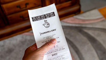 Predčasné Vianoce pre chudobnú rodinu. Zmena stratégie v stávkovaní im priniesla rozprávkovú výhru v lotérii