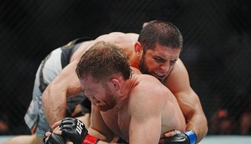 VIDEO: Jednoznačná dominancia a splnený sen. Islam Machačev nedal súperovi šancu a zapísal sa do histórie UFC