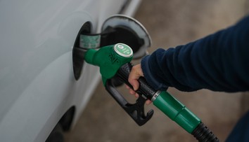 Prímerie s Iránom otriaslo svetovými trhmi, ceny ropy klesajú