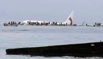 V Mikronézii sa zrútilo lietadlo do mora, všetkých 47 pasažierov zachránili