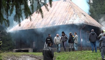 Dalibor (†18) zhorel pri požiari chaty. Tu je možná príčina požiaru