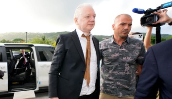 Julian Assange sa priznal k sprisahaniu. Namiesto väzenia však ide na slobodu
