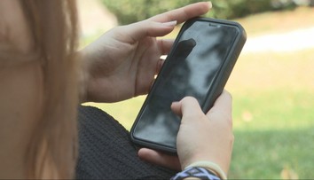 Cudzí človek vám môže ovládať mobil na diaľku. Vidí správy, heslá aj bankovú aplikáciu