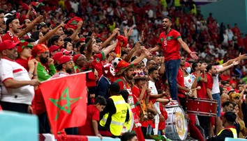 Jedna fľaša s vodou. FIFA po ráznej kritike na majstrovstvách sveta zjemňuje pravidlá pre fanúšikov