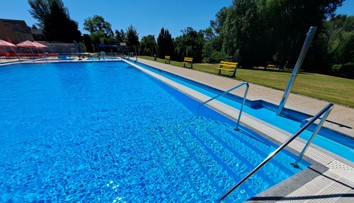Veľký bazén na jednom z bratislavských kúpalísk odstavili. Voda nespĺňa hygienické limity