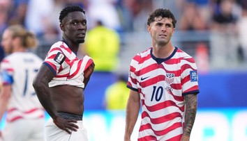 FIFA Američanovi zrušila červenú kartu, môže hrať osemfinále. Trump jej rozhodnutie chváli
