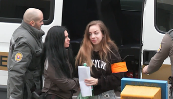 Ľahla si s dieťaťom na koľajnice: Začal sa súdny proces s matkou, ktorej bábätko po zrážke s vlakom zomrelo