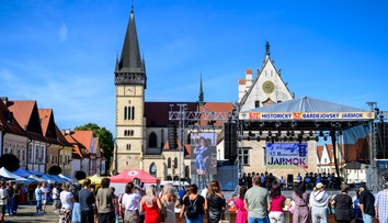 Mestá a obce by mali za hudbu na akciách platiť viac. Čaká nás menej podujatí?