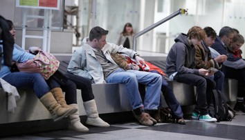 Ako získať kompenzáciu za meškanie letu? Právnik radí, aké dôkazy si zaobstarať ešte na letisku