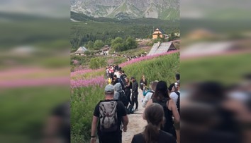 Hotový Václavák v Tatrách: Chodníky boli plné už o piatej ráno, tentoraz však z iného dôvodu