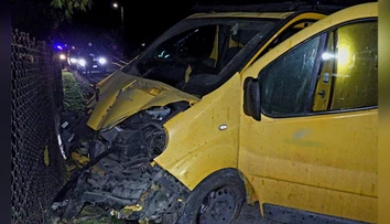 Chlapec (16) šoféroval opitý, bez vodičáku a v ukradnutom aute. Divoká jazda sa skončila nehodou