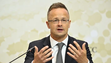 Szijjártó priznal pravidelnú komunikáciu s Lavrovom o EÚ