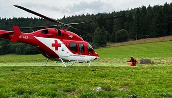 Pád parašutistu neďaleko Kežmarku. Muž utrpel vážne poranenia chrbtice aj panvy