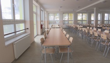 Viac miesta na učenie aj obedovanie. Žiaci školy v Lábe sa vďaka rekonštrukcii z plánu obnovy už nemusia tlačiť