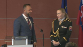 Bývalý policajný prezident na Maškarovej nenechal nitku suchú: Vyhodil som ju ako prvú, nemá ani na uniformu