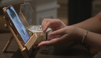 Odborníci bijú na poplach: Svadba s AI ukazuje, kam až môže zájsť osamelosť