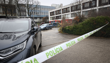 Policajný zásah v Nitrianskom okrese: Našli vysoko výbušnú kyselinu, priestor evakuovali