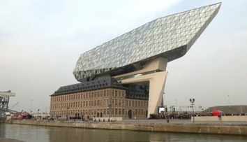 Diamant alebo nádherná loď? Zosnulá architektka sa tejto stavby už nedožila