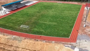 Kuriózna atletická dráha v Thajsku vzbudila posmech a pohoršenie. Projekt preveruje komisia