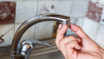 Chorvátov netrápia výkaly len v mori pri plážach. Neďaleko Splitu riešili už aj kontaminovanú vodu z kohútikov