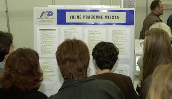 Prišli ste v posledných mesiacoch o prácu? Potešíme vás, podporu budete môcť poberať dlhšie