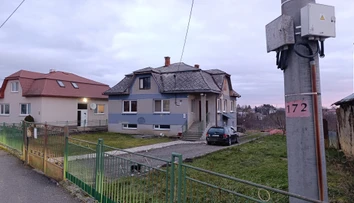 V rodinnom dome v okrese Trebišov objavili mŕtvu ženu (†38). Lekár údajne nevylúčil cudzie zavinenie