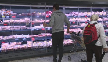 Obchody zaplavujú lacné kurence z Ukrajiny. Veterinári hovoria o zavádzaní spotrebiteľov
