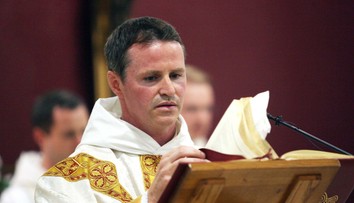 Futbal ho nenapĺňal, a tak sa obrátil na vieru. Bývalý hráč Manchestru United sa stal kňazom