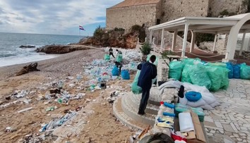 FOTO a VIDEO: Tony odpadu v Chorvátsku. Obľúbené pláže vyzerajú katastroficky