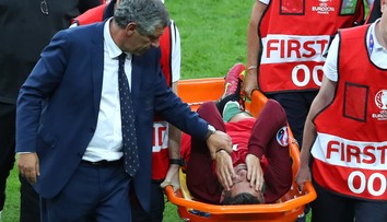 VIDEO: Ronaldo sa najprv utápal v slzách, potom manažoval svojich spoluhráčov k európskemu titulu