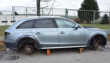 Popradčan našiel svoje zaparkované auto rozobraté: Toto mu z neho ostalo