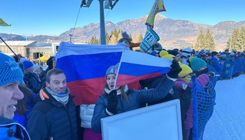 Rusi na Tour de Ski provokačne mávali vlajkami. Nehanebné správanie, píšu vo Fínsku