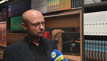 Fotoaparát zabúdal na trati, za snom cestoval vlakom. Martin Trenkler zhmotnil kariéru do veľkého diela (rozhovor)