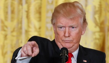 Trump naďalej viní z násilia vo Virgínii obe strany