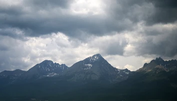 Turista v tričku a teniskách uviazol pod Gerlachovským štítom. Búrka zmenila túru na boj o život