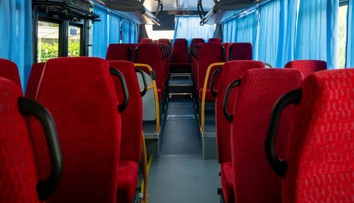 Nehoda autobusu si vyžiadala najmenej desať obetí. Šofér zrejme zaspal za volantom