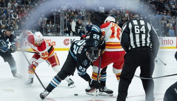 VIDEO: Calgary prehralo štvrtý zápas za sebou. Honzek bol blízko k premiérovému gólu