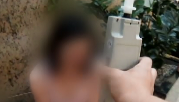 VIDEO: Opitá matka zaspala v obchode, nafúkala štyri promile. Mala so sebou aj dcérku (3)