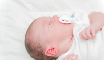 Curaprox z trhu sťahuje detské cumlíky. Rodičov vyzýva, aby viaceré šarže okamžite prestali používať