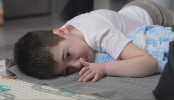 Riško trpí spinálnou svalovou atrofiou. Nádej na plnohodnotnejší život mu dal špeciálny liek, ktorý však stál milióny