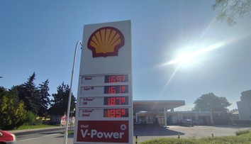 Chcel si na pumpe len vybrať vodu z kufra. O dva týždne dostal účet na 372 eur