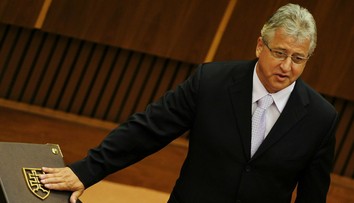 Bývalý hokejista a poslanec Vincent Lukáč skončil v policajnej cele