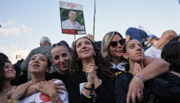 Izrael prepúšťa palestínskych väzňov. Takmer dvetisíc zajatcov nastúpilo do autobusov