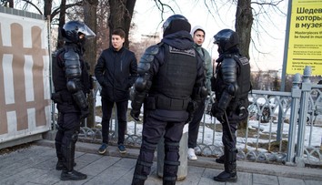 Rusko hrozí účastníkom víkendových protestov proti odstávkam internetu zatýkaním