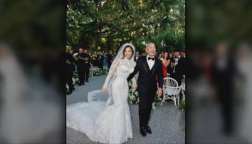 Vyčerpávajúci maratón sa skončil. Miliardár Bezos si pred zrakom svetovej smotánky vzal svoju snúbenicu