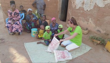 Slováci cestujú do Tanzánie, aby pomohli miestnym. Starajú sa o deti a ukazujú rodinám, ako pestovať rastliny