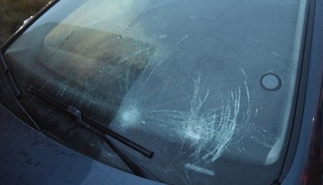 Smrteľná nehoda na priechode pre chodcov. Mladý muž podľahol zraneniam