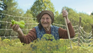 Má takmer sto rokov, no stále chodí na hríby a šije: Pani Mária tvrdí, že pohyb ju drží pri živote