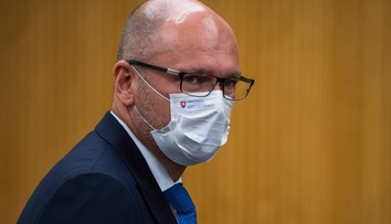 Kontrakty právnej kancelárie advokáta, ktorý zamestnával Sulíkovu dcéru, preveruje ÚVO