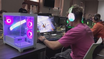 Na majstrovstvách v E-športe bola hojná účasť. Hráči síce majú odlišné životy, spája ich však láska k počítačovým hrám